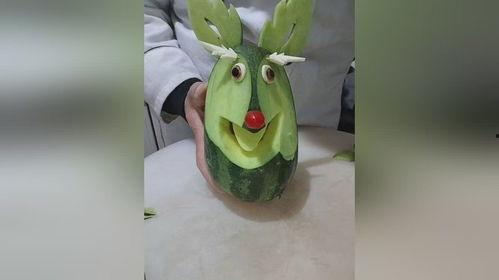 吃脆瓜的样子,尽享夏日清新滋味