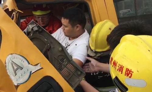 路遇吃瓜表白现场,吃瓜群众见证爱情瞬间