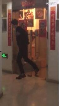 玻璃门吃瓜,吃瓜群众的窥视与反思