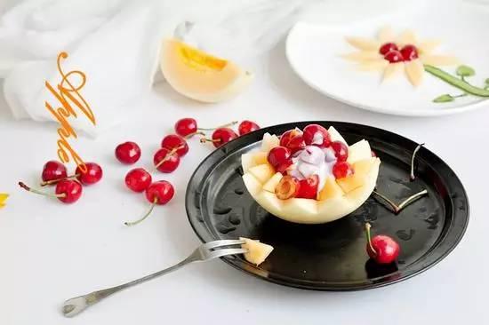 水果拼盘吃瓜菠萝,水果拼盘中的甜蜜菠萝之旅