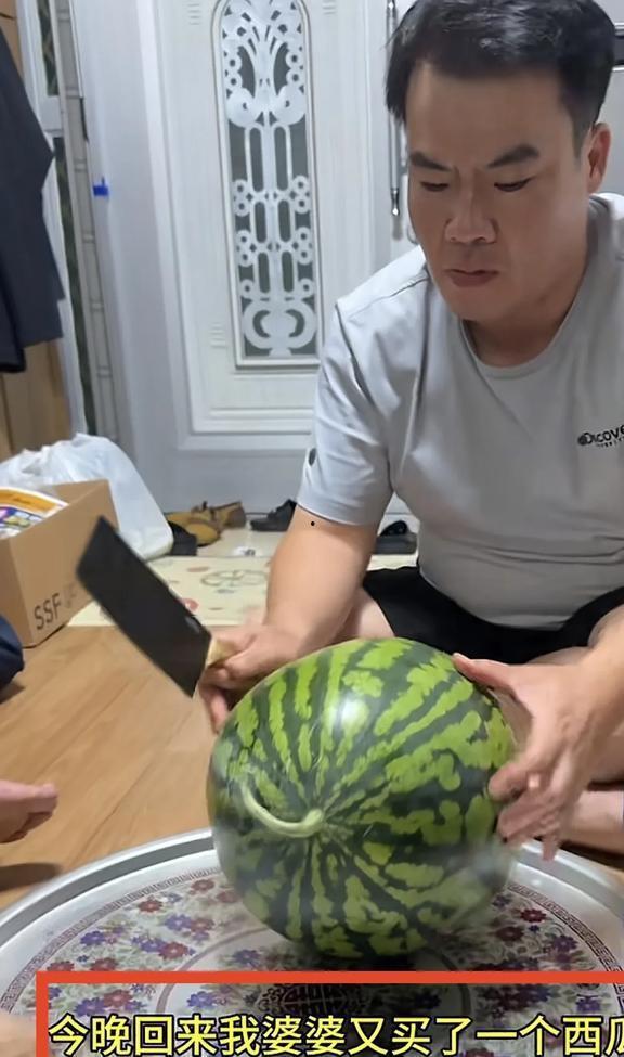 吕梁直播吃瓜,揭秘网红美食背后的故事  第3张