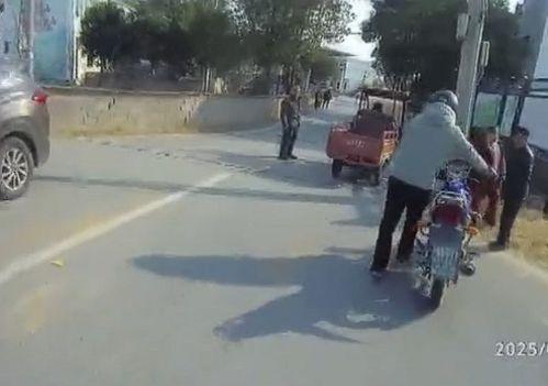 车祸吃瓜照片高清,惊心动魄的瞬间  第3张